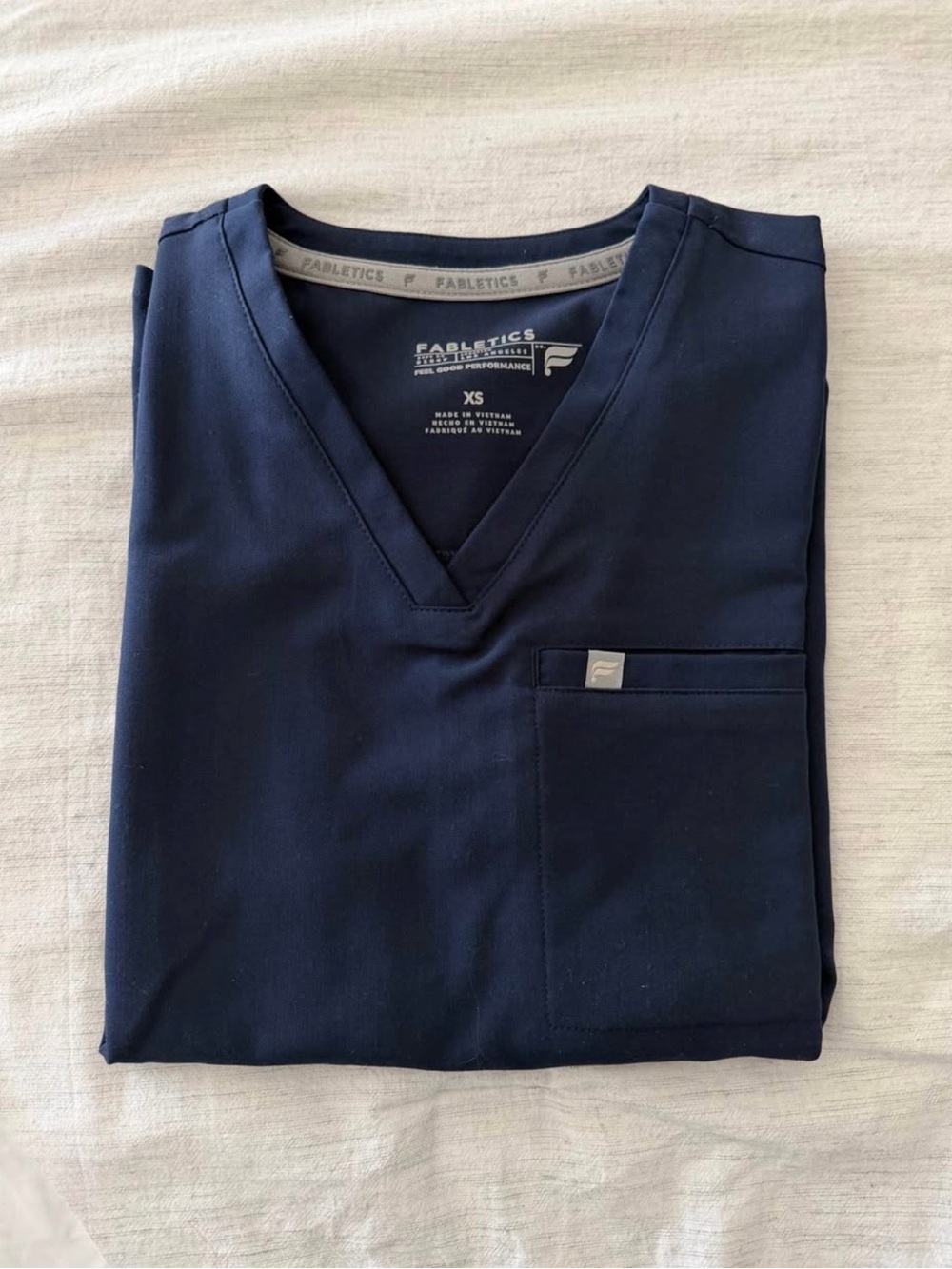 Women’s Fabletics Vital 1-Pocket Scrub Top - Small Petite